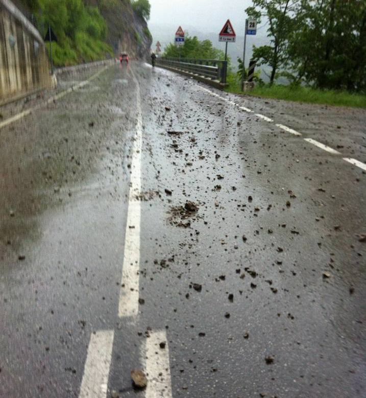 SS 421 chiusa in San Lorenzo Dorsino loc. Galleria Moline causa smottamento 1