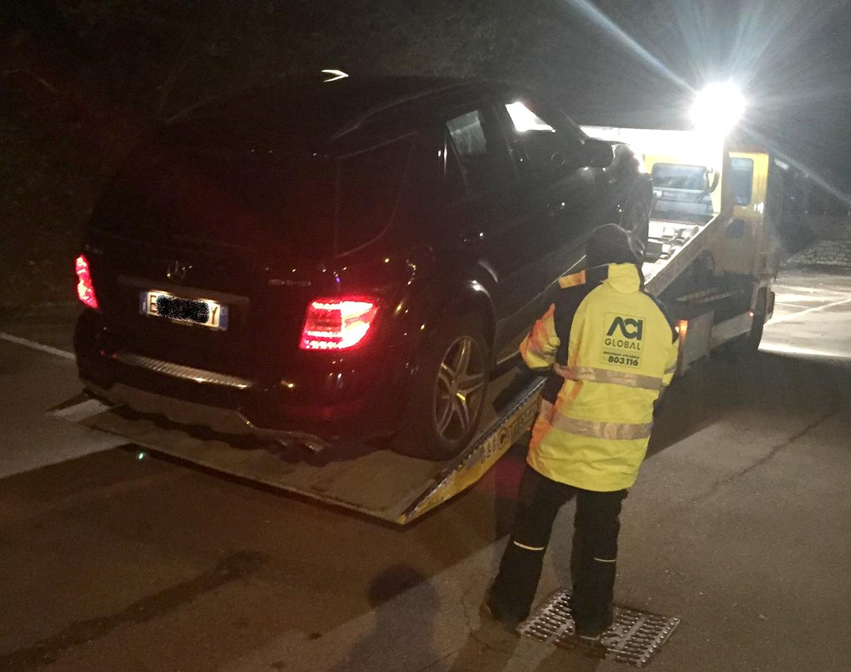 suv fermato a ponte arche
