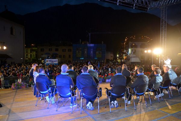 ritiro inter pinzolo 2012 in piazza ritiro inter pinzolo 2012 in piazza